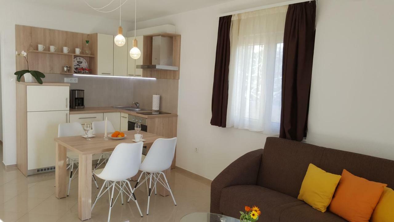 Apartments Anaivana 特罗吉尔 外观 照片
