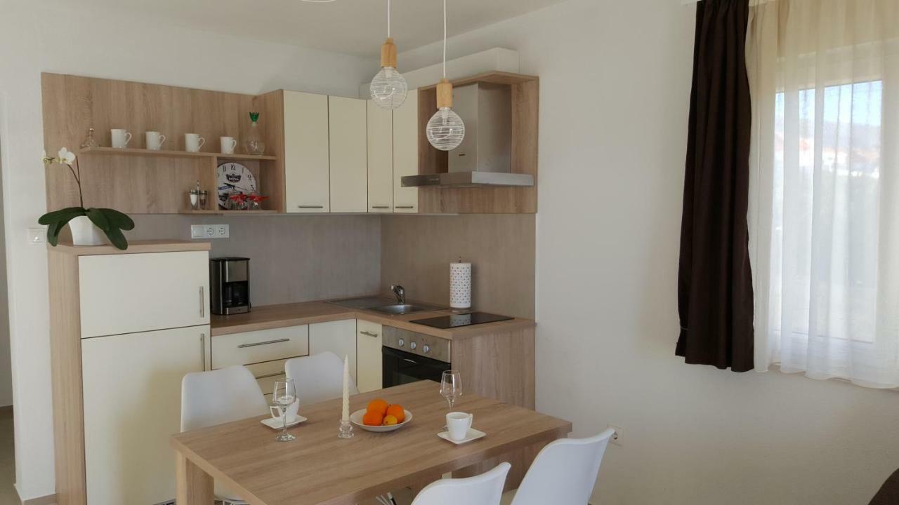 Apartments Anaivana 特罗吉尔 外观 照片