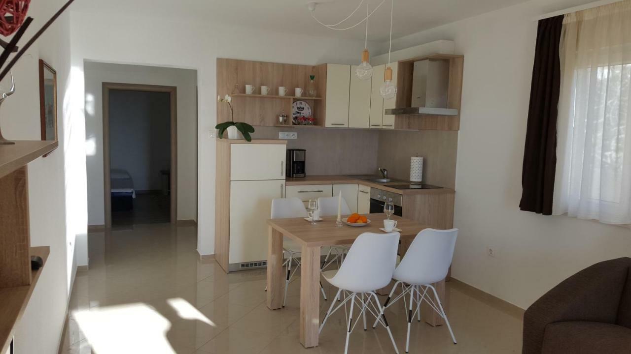 Apartments Anaivana 特罗吉尔 外观 照片
