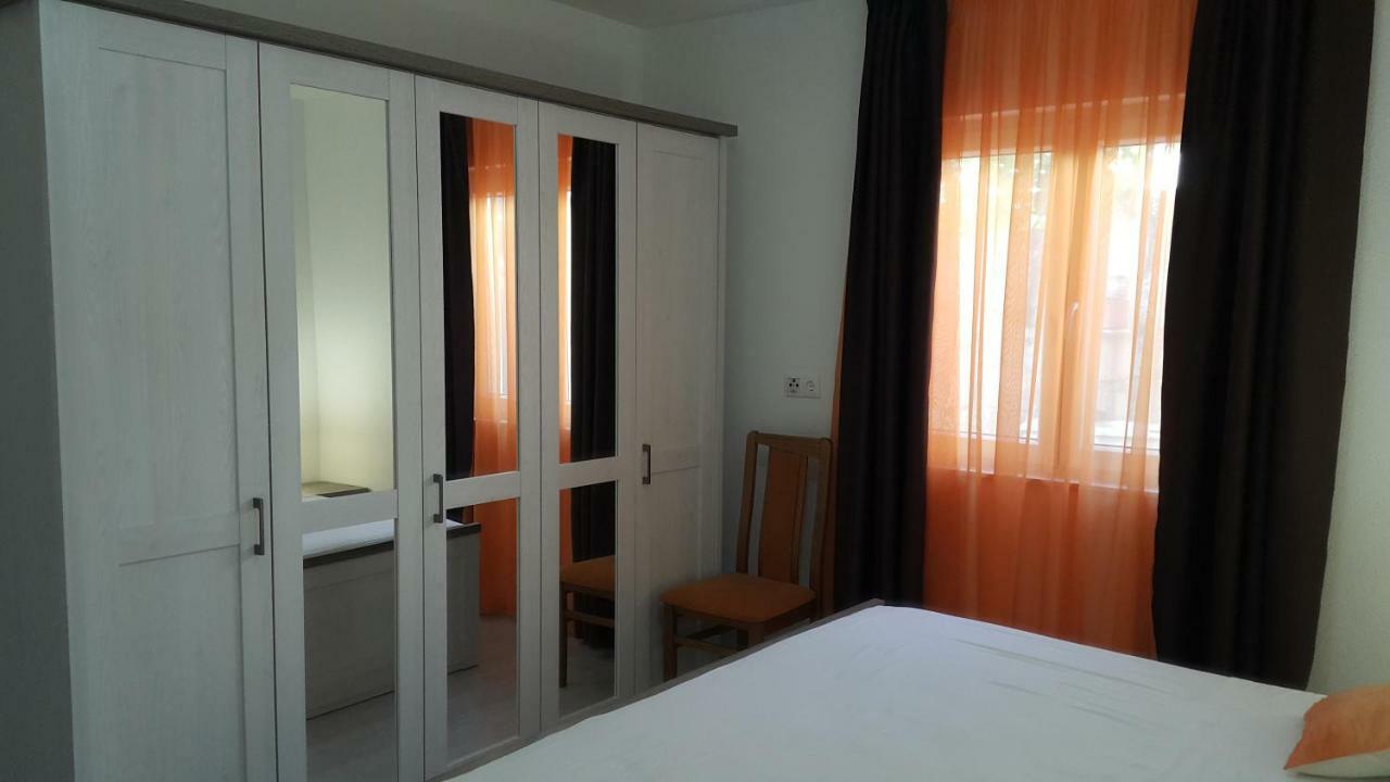 Apartments Anaivana 特罗吉尔 外观 照片